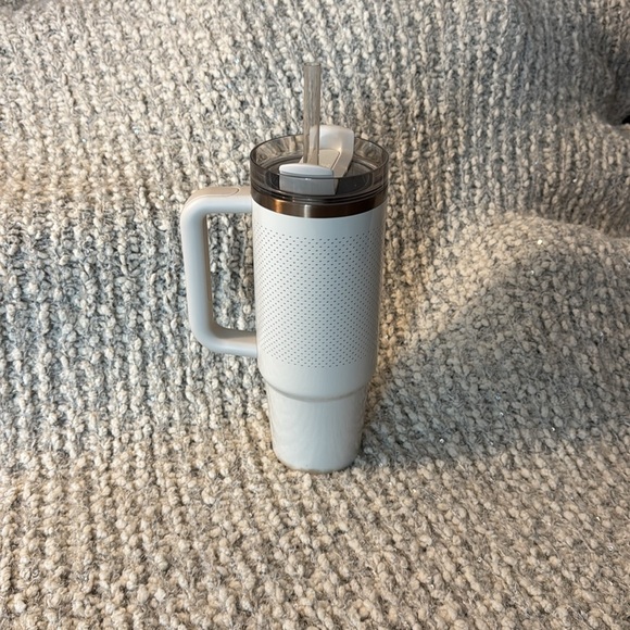 Stanley x Calia Cream/Gold Tumbler with Handle and Straw - Picture 4 of 6